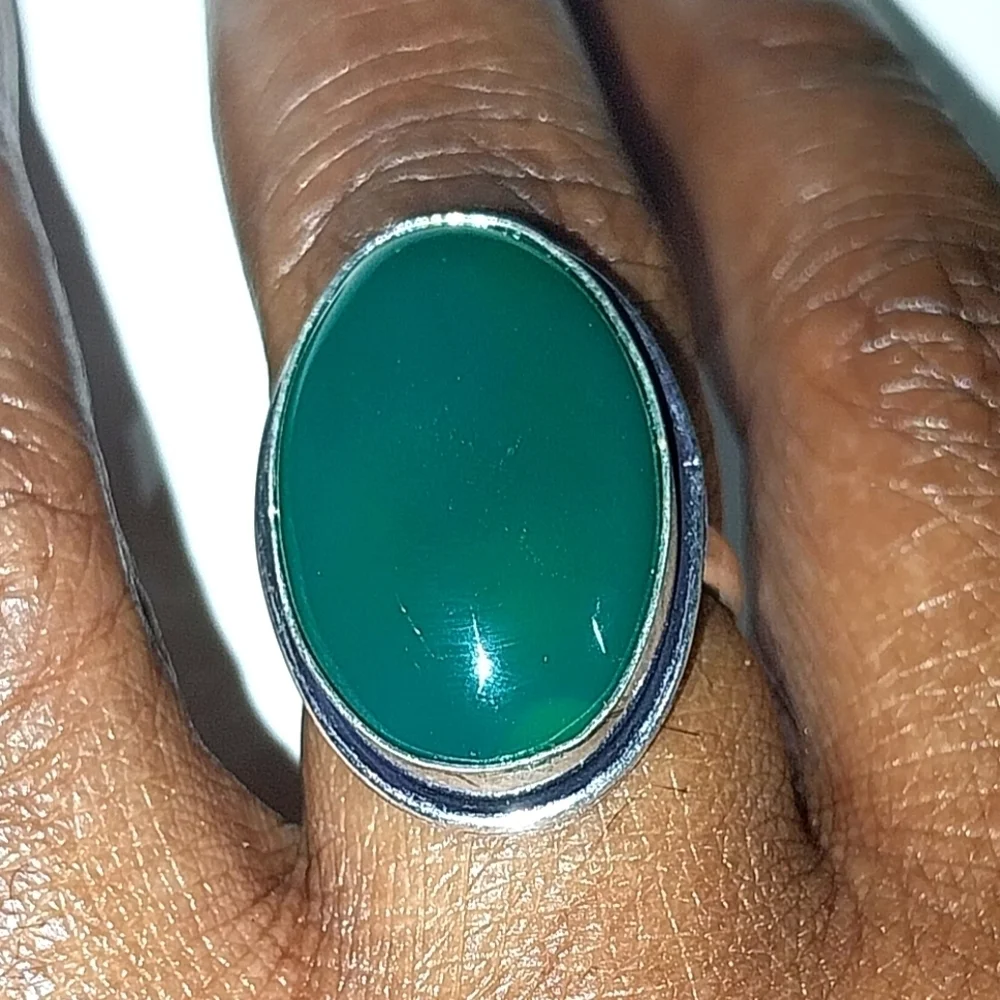 Elegant Green Oval Stone Ring Sz 9